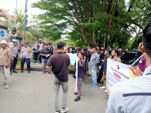 Di Gedung DPRD Riau, Petani Minta BPK Audit Pembangunan Kebun Koppsa-M
