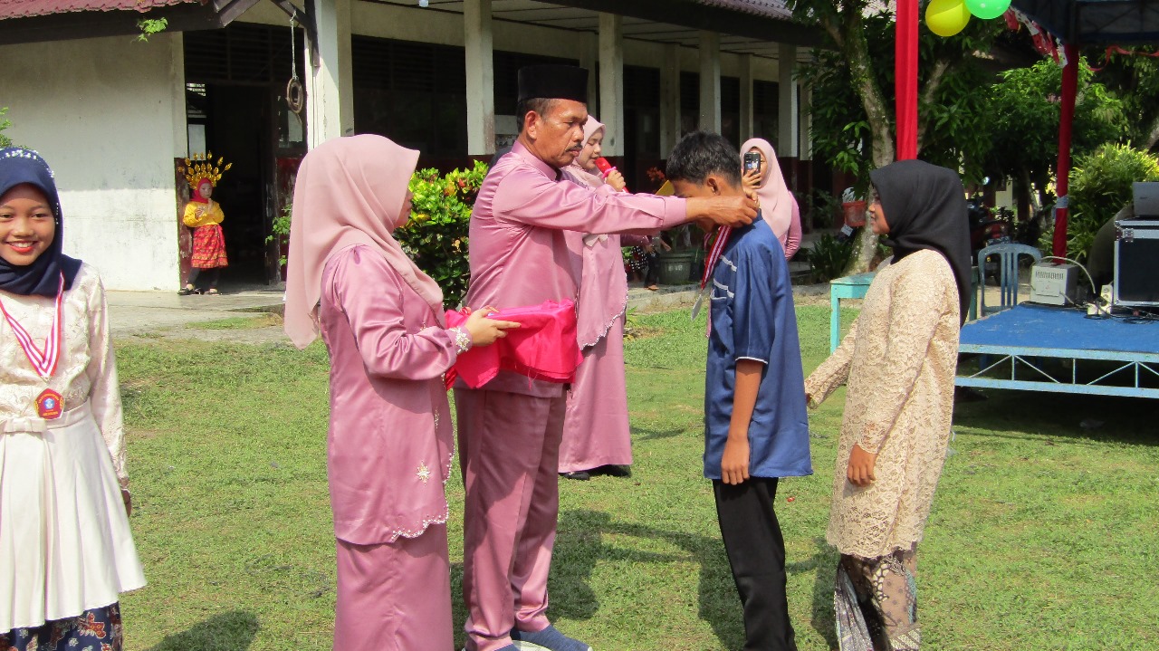 Pelepasan Siswa/Siswi SDN 013 Geringging Baru berlangsung meriah, Yanto S.Pd : Lanjutkan terus Pendidikan !