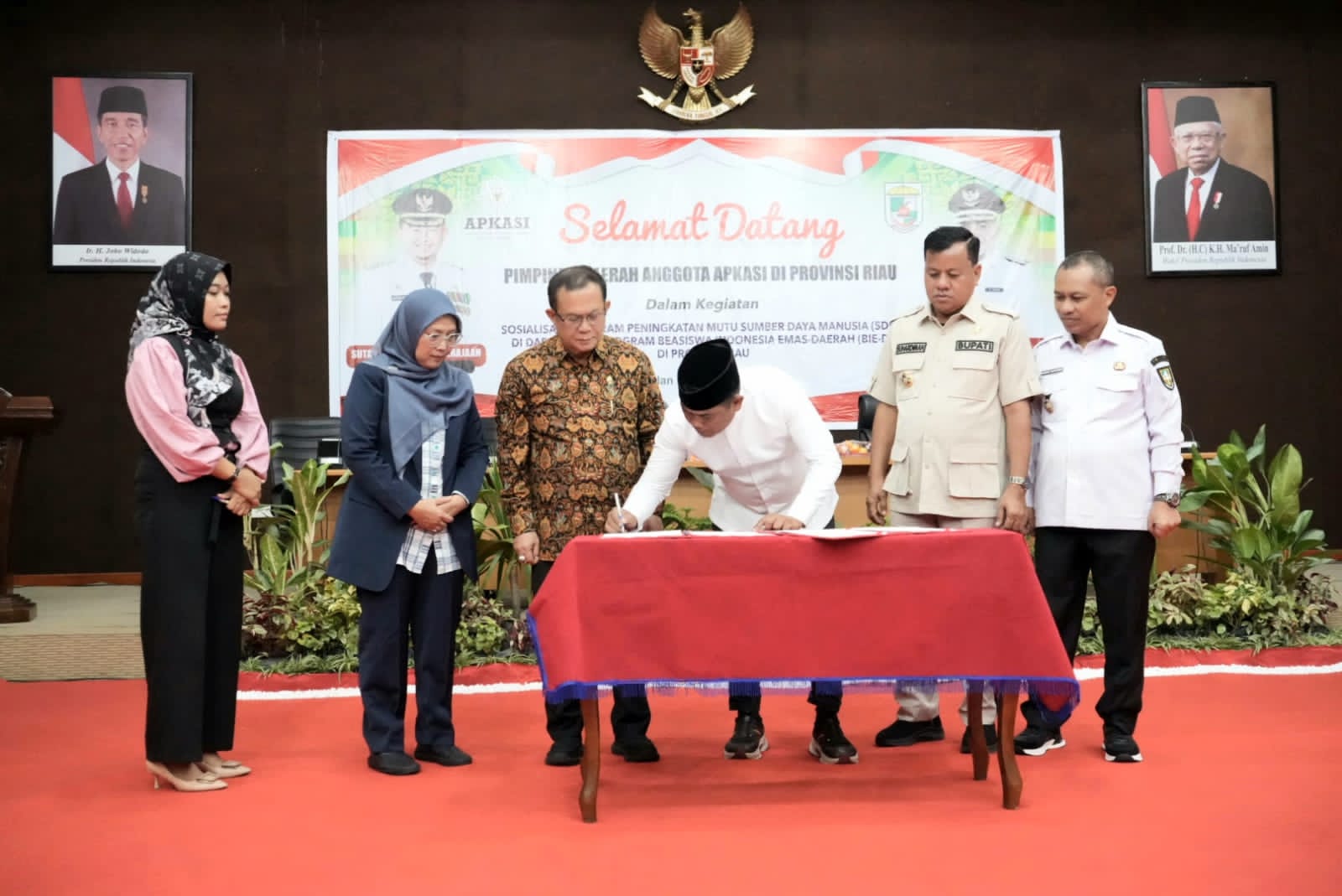 Berkomitmen membangun SDM Daerah, Bupati Suhardiman kembali lakukan MoU Pendidikan